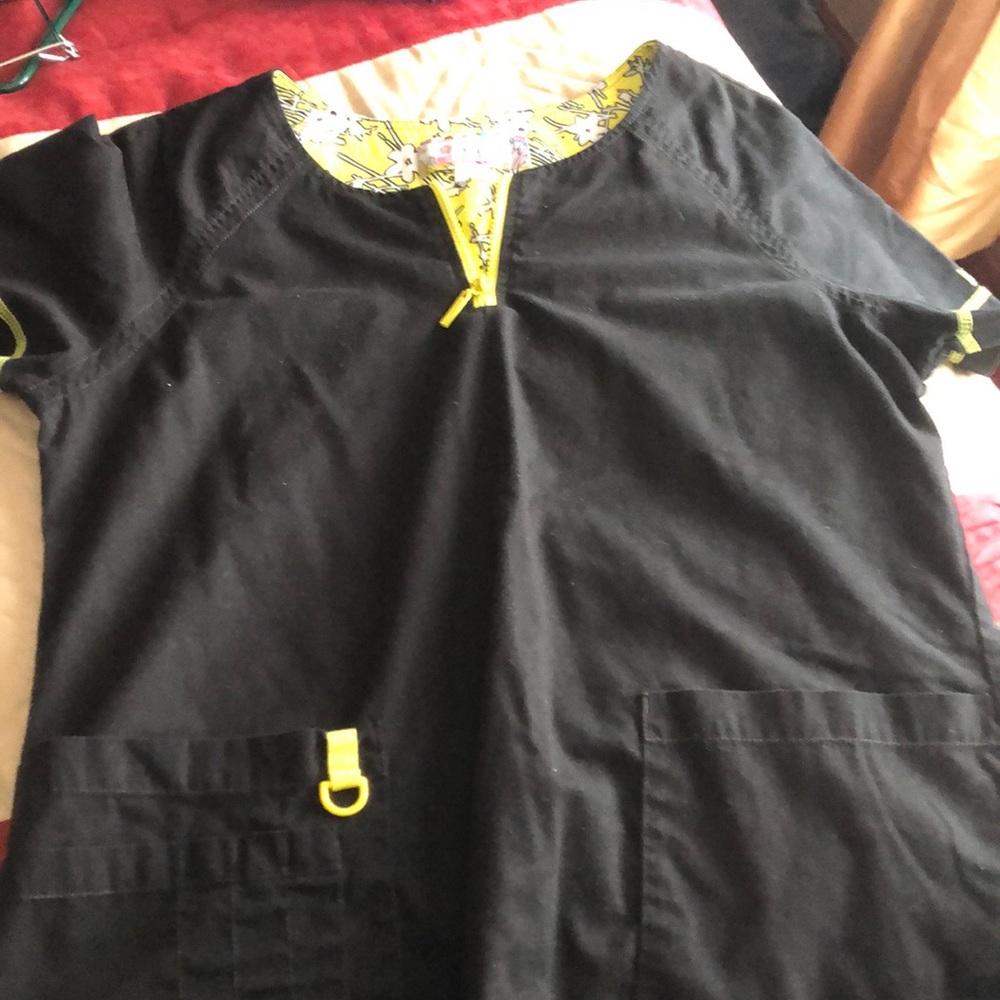 Medical scrub top